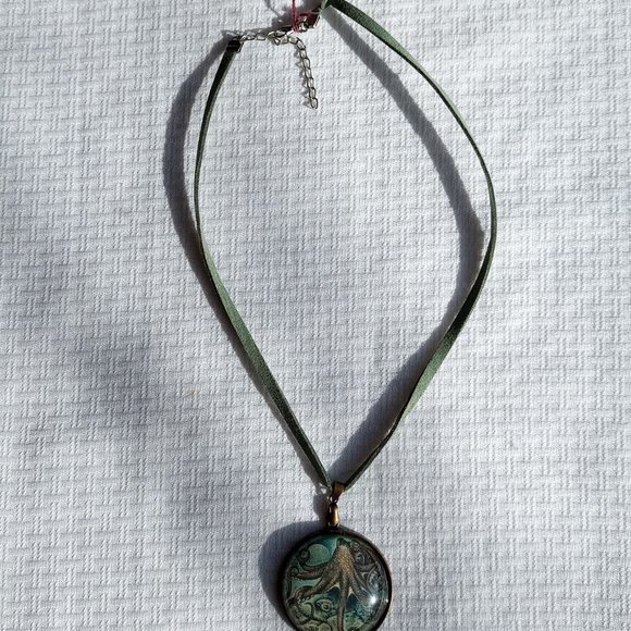 Octopus Ocean Pendant Necklace - Picture 4 of 4